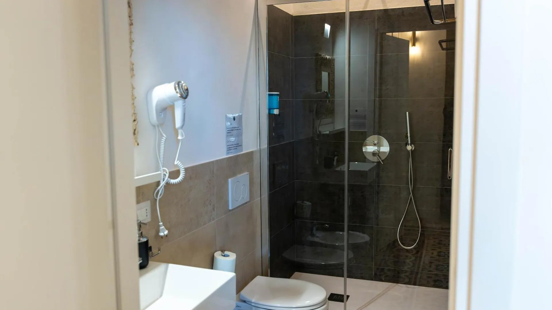 Hotel Gala Sardinia Cagliari 0*,  Italien